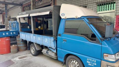 周良俊(貨物運送搬家機車託運) - 框式貨車 周良俊(貨物運送搬家機車託運) - 框式貨車