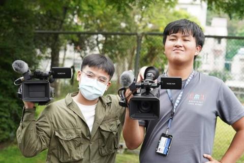 DonaLo - 進行新聞採訪