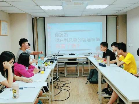 DonaLo - 擔任兒權講師