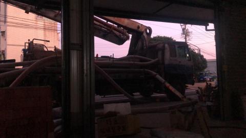 瑞呈工程行 - 灌地面 Rc3000磅 4分鐵 衝一波