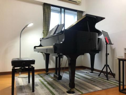 黃老師鋼琴演奏碩士/工作室 - 工作室上課使用Kawaii平台式3號演奏琴
