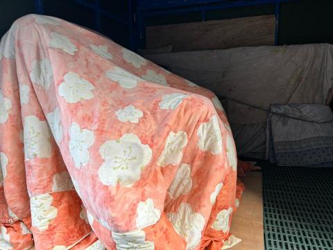 強豪企業社 - 傢俱上車用縮縮膜加棉被