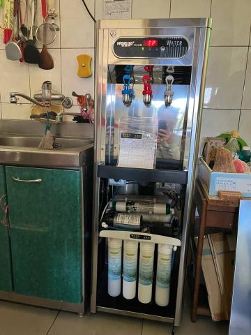 青山淨水 江重徳 - 廚房安裝冰溫熱七道過濾飲水機安裝實例照片。