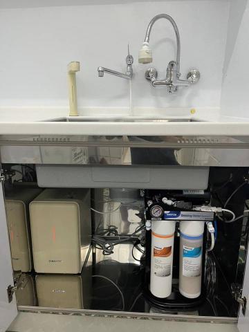 青山淨水 江重徳 - 廚房安裝600加侖RO淨水設備及觸控冷熱飲水機完工照片！青山淨水安裝實例照片。含水龍頭安裝配置！