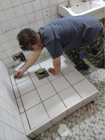 葉重慶 - 貼磁磚工程