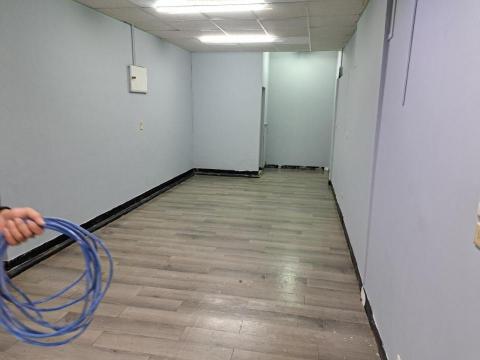 陳碩 - 牆面油漆
（特調烟灰藍）