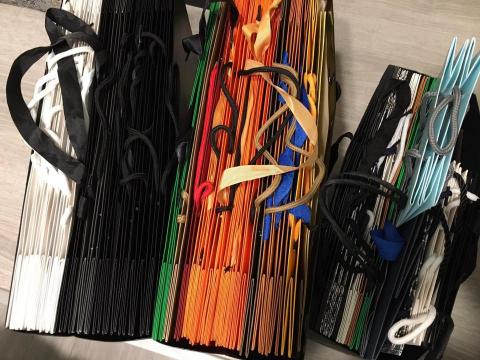 洪寶琇 - 強迫症發作忍不住把長期客戶的紙袋大小分類顏色也分類??