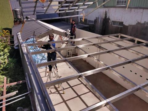 創昕 - 白鐵 採光罩 吊運 安裝