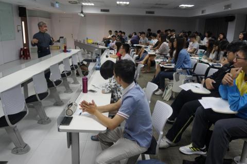 許家華 職涯生命規劃工作室 - 大學職涯講座一