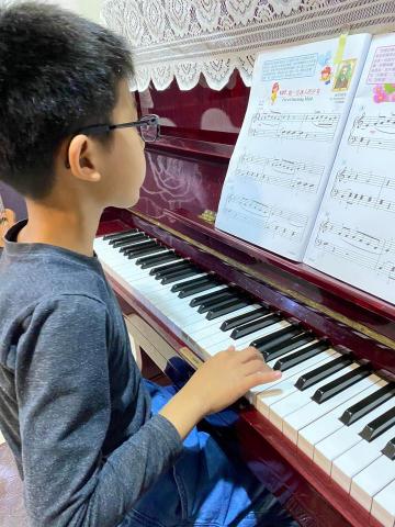 黃馨瑩 - 實體教學