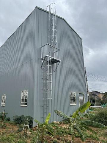 長弘鋼鋁企業社 - 護籠爬梯含平台。