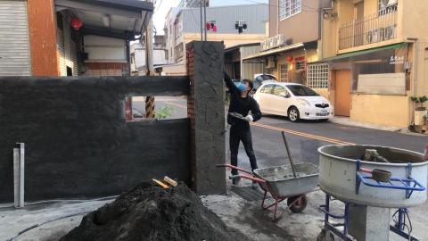 葉重慶 -  抹圍牆水泥工程
