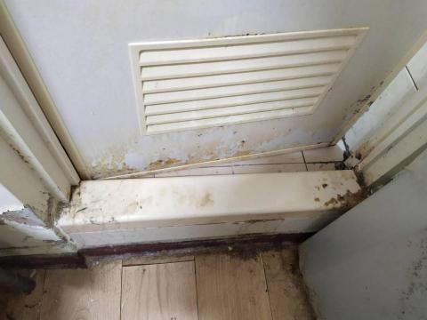 淨居家清潔 - 廁所門檻【清潔前】