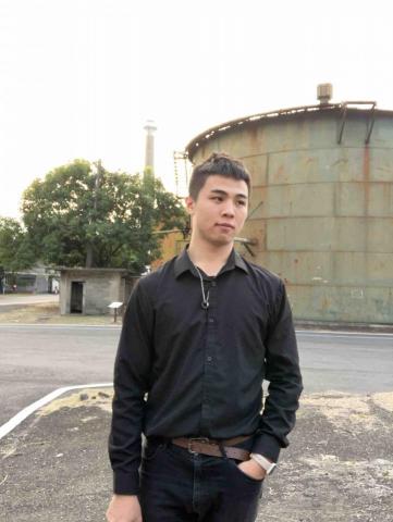 提供合成圖服務的專家何育嘉