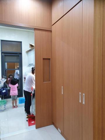 詠鑫整修工程行 - 超高收納櫃和廚房懸吊拉門 詠鑫整修工程行 - 超高收納櫃和廚房懸吊拉門