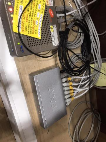 小許 - 小型網路集線器設備銜接