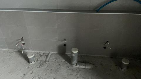 阿皓 - 馬桶管路重新配置與安裝