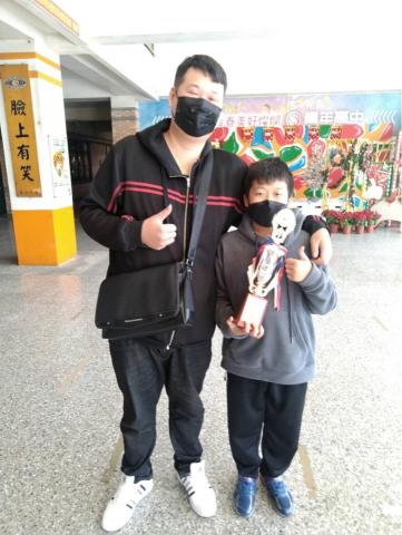 陳群升 - 小五學生電吉他比賽初體驗 陳群升 - 小五學生電吉他比賽初體驗