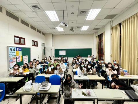 楊珽喻 - 蠟燭乾燥花教學