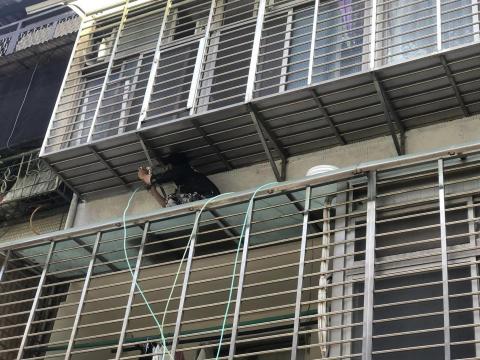 閎恩工程行 - 高空作業 仿岩漆噴塗