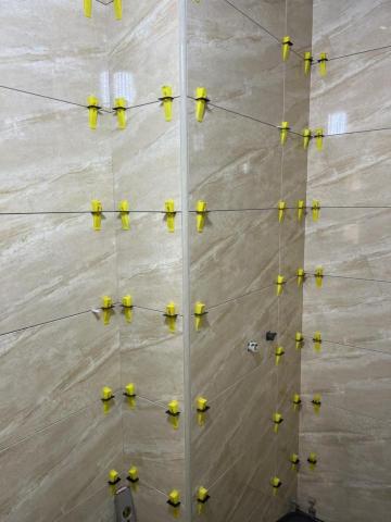 大台中浴缸拆除磁磚修復工程 - 30乘60壁磚整平器施作