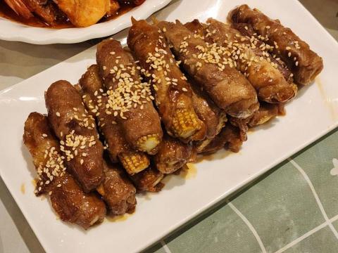 王苓格（小米廚房） - 玉米筍燒肉捲