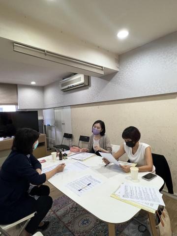 Jenny media - 【社群小編/圖文短片製作】
協助客戶FB及IG圖文撰稿及貼文排程，素材內容包含貼文撰文、圖片繪製及短片剪輯