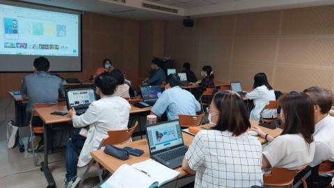 Jenny media - 【企業內訓/行銷工具教學】
受邀至企業擔任客座講師，線上行銷軟體實作課程教學，從觀念說明到成品輸出。