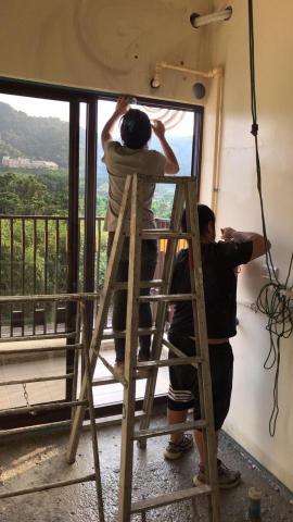 周武興 - 手刷百合白油漆