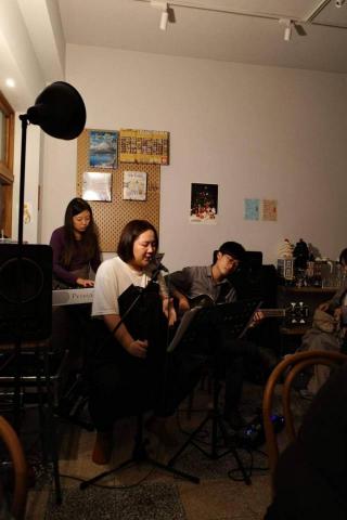 Awding studio音樂工作室 - 演奏工作記錄_拔絲地瓜爵士夜演出@台南麗食堂,擔任鋼琴手 Awding studio音樂工作室 - 演奏工作記錄_拔絲地瓜爵士夜演出@台南麗食堂,擔任鋼琴手