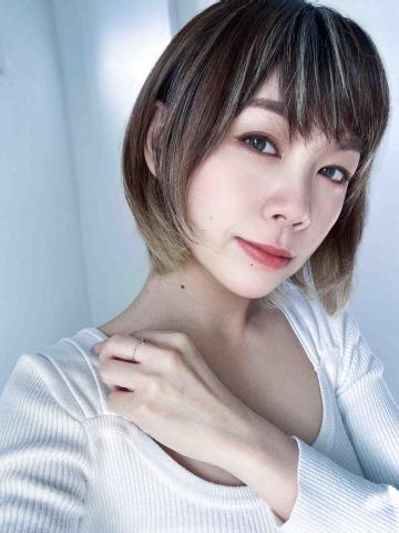 提供客服服務的專家梁怡潔