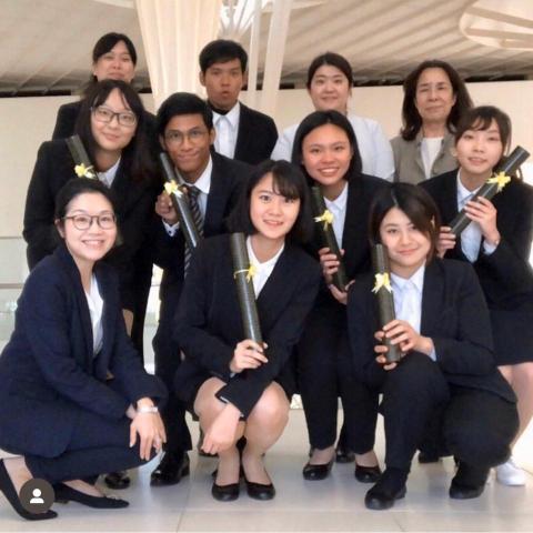 陳亭嫣 - 卒業✌✨