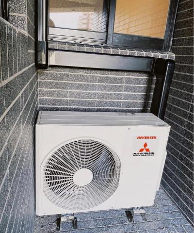 特鑫空調工程行 - 三菱重工-主機搭配黑色管槽 特鑫空調工程行 - 三菱重工-主機搭配黑色管槽