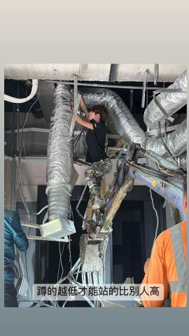 耀祖強力團隊工程 - 踩怪手處理天花板內電線 耀祖強力團隊工程 - 踩怪手處理天花板內電線