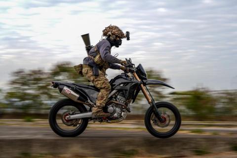 April Invader photography stud - 超前部署國際有限公司