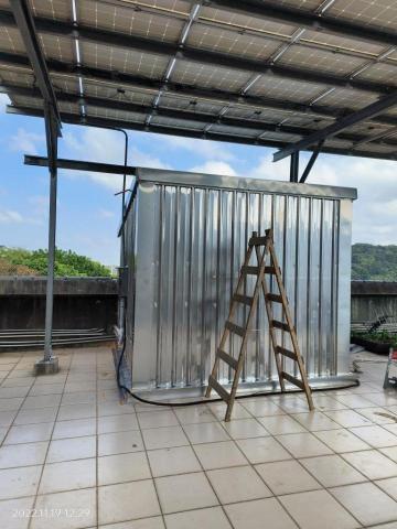 品榮鐵工 - 電梯屋 
型鋼骨架製作，
白鐵鐵皮覆蓋。