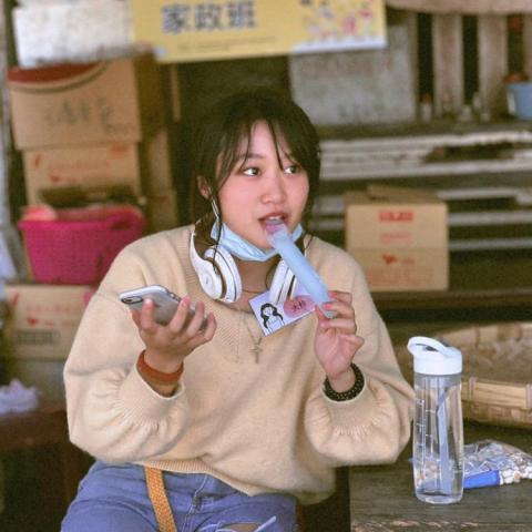 提供吉他表演服務的專家大伶