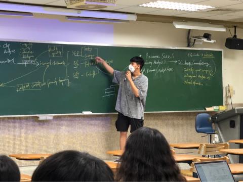 蔡鎮宇 - 政治大學 中級會計系 國際學程助教