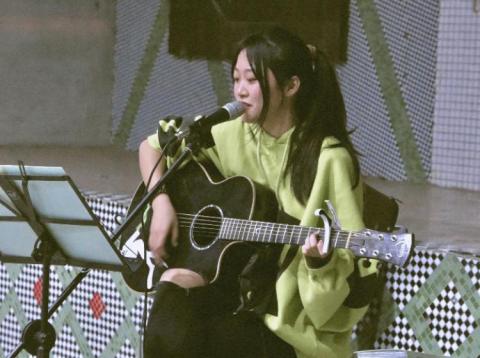 大伶 - 吉他自彈自唱表演