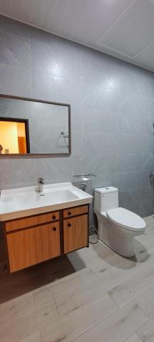 劉淑玲 - 2樓中間套房衛浴設備