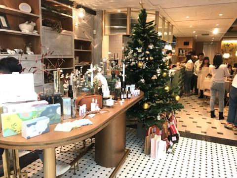 熊師傅深層經絡推拿按摩工作室 - 與品牌商發表會合作,對購買精油的VIP客人提供按摩體驗服務,貴賓們都說讚? 熊師傅深層經絡推拿按摩工作室 - 與品牌商發表會合作,對購買精油的VIP客人提供按摩體驗服務,貴賓們都說讚?