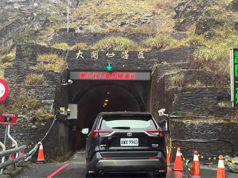 翁世育 - 載客到南橫