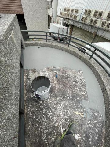 信發工程行 - 陽台修繕、防水施工前