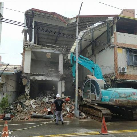 提供除草服務的專家黃先生