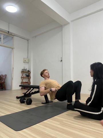 Whittington LTD - Instructing hip thrust