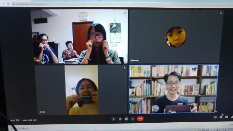 藍波口琴教室 - 疫情時的視訊上課畫面