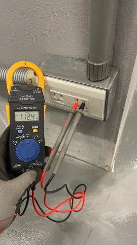 瘋水電 - 插座安裝完畢測試電壓