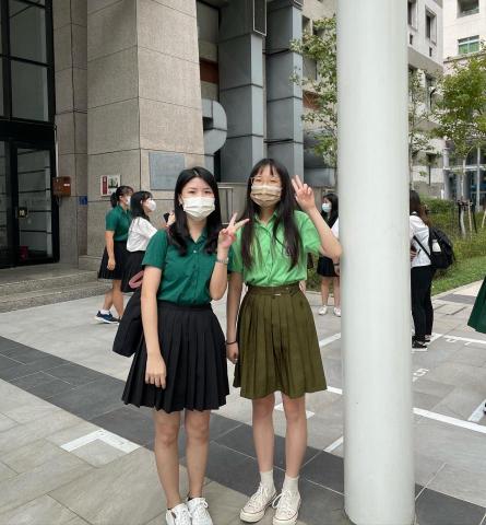 台北醫學大學 - 我是右邊的><