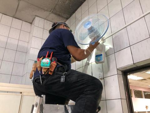 捷呈工程行 - 電風扇安裝