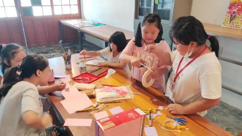 蒨蒨 - 帶領兒童手作課程